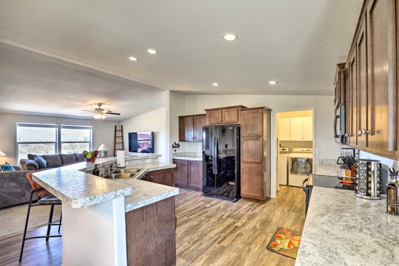 Desert Escape Off I-10 With Over 1 Enclosed Acre! Mescal Bagian luar foto